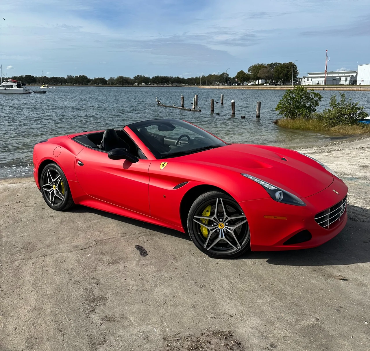 Ferrari California T reference photograph, view 2