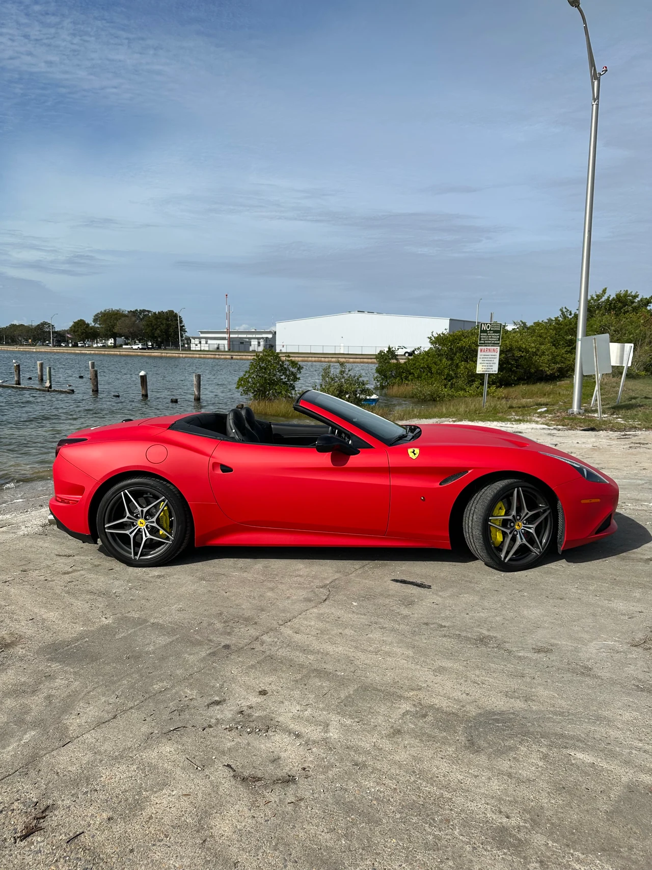 Ferrari California T reference photograph, view 3